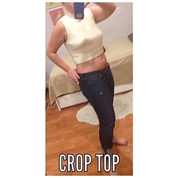 💕DAINTY HOOLIGAN💕 Soft to the Touch Crop Top - Picture 1 of 6